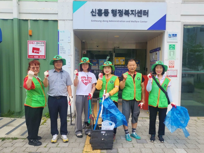부천 신흥동, 집중호우 대비 빗물받이 일제 정비 실시 이미지