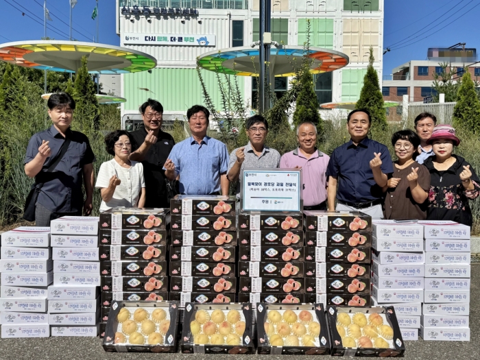 부천 신흥동, 말복맞이 경로당 12개소에 제철 과일·도토리묵 지원 이미지